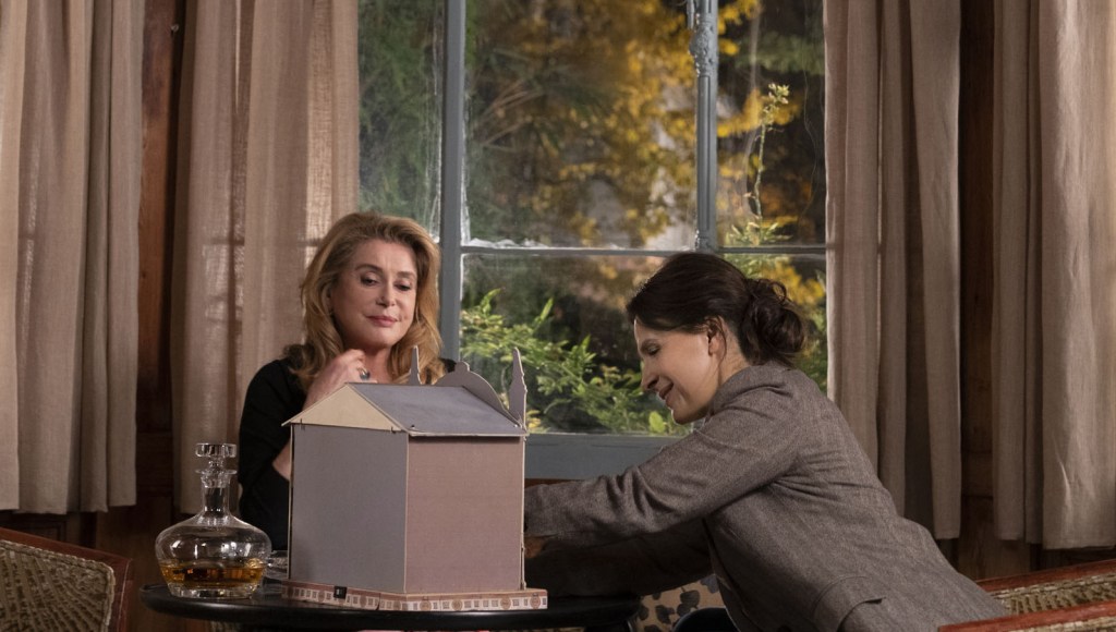 Catherine Deneuve and Juliette Binoche in The Truth