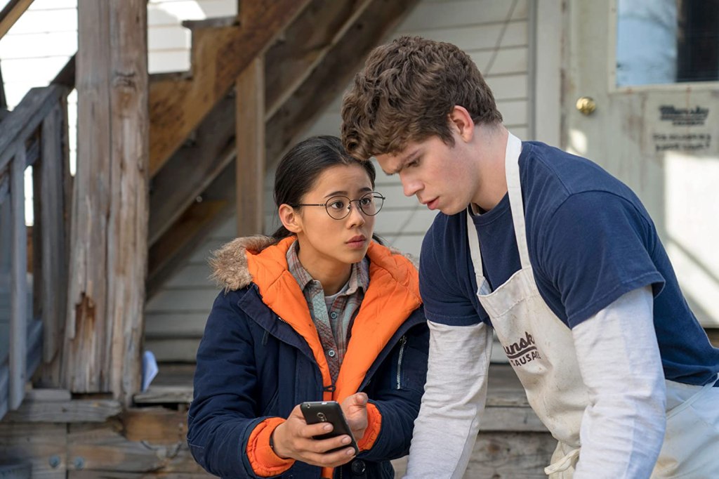 Leah Lewis and Daniel Diemer in The Half of It