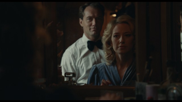 Jude Law and Carrie Coon in The Nest