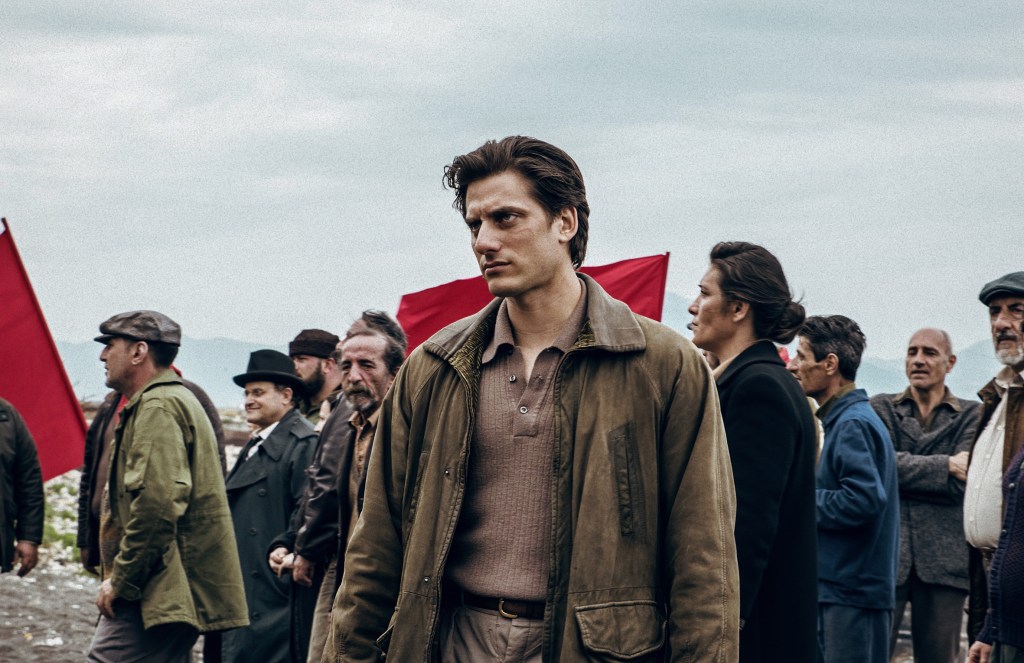 Luca Marinelli in Martin Eden