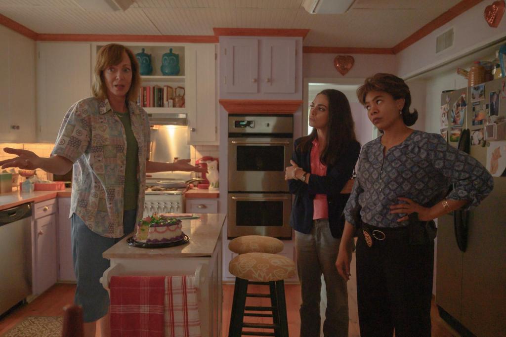 Allison Janney, Mila Kunis and Regina Hall in Breaking News in Yuba County