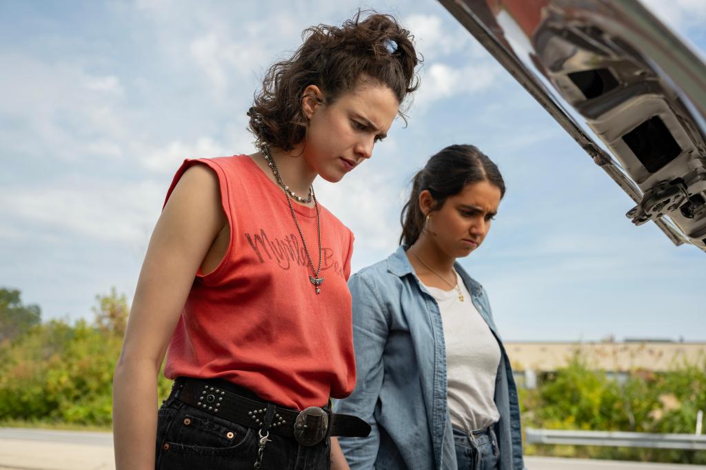 Margaret Qualley and Geraldine Viswanathan in Drive Away Dolls